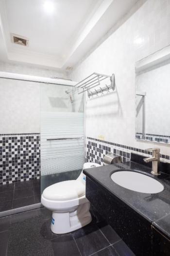 OYO 138 White Palace Hotel